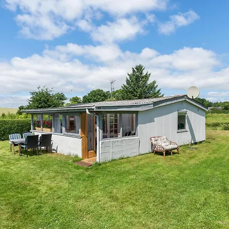 2 Bedroom Beautiful In Hébergement de vacances