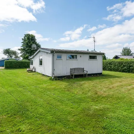 2 Bedroom Beautiful In Hébergement de vacances *