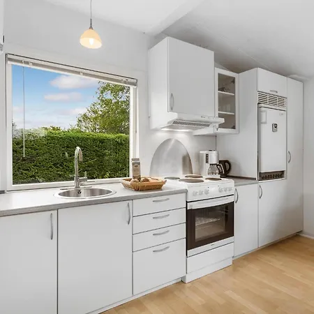 2 Bedroom Beautiful In Hébergement de vacances