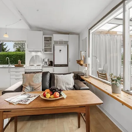 2 Bedroom Beautiful In Hébergement de vacances